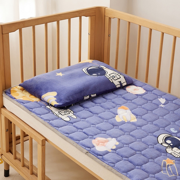 91家纺网 家纺一手货源 找家纺 嗨生活 2025新款牛奶绒床护垫床垫幼儿园床垫儿童床垫可水洗可定做 太空飞船