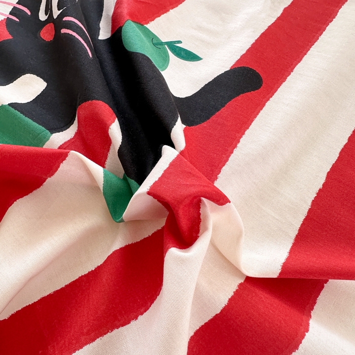 91家纺网 家纺一手货源 找家纺 吉象家纺 2024新款高支密全棉印花单床单 红线条小黑猫