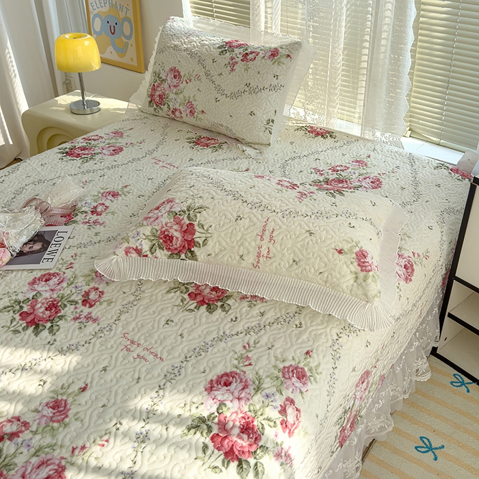 91家纺网 家纺一手货源 找家纺 冬然家纺 2024新款牛奶绒印花床盖 花语温情