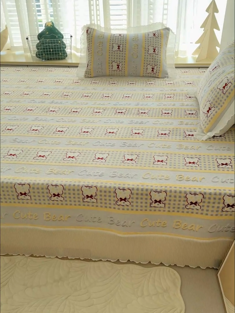 91家纺网 家纺一手货源 找家纺 冬然家纺 2024新款雕花绒榻榻米床盖 贝贝熊