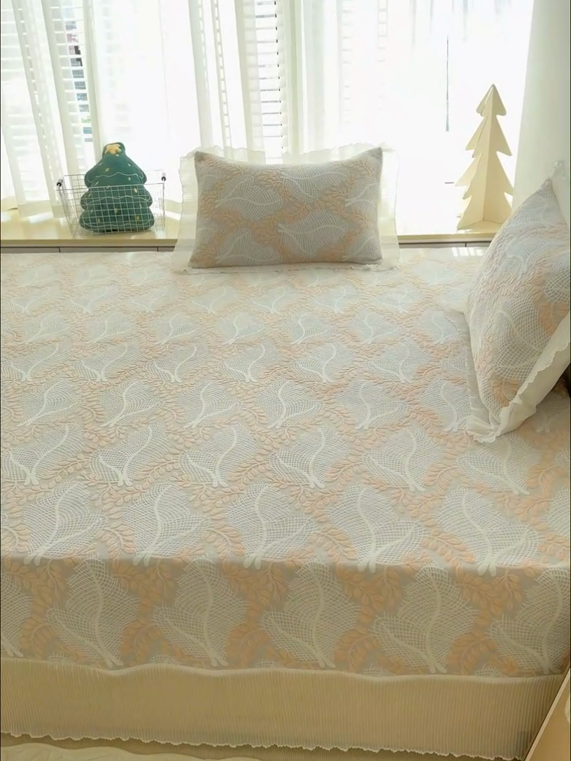 91家纺网 家纺一手货源 找家纺 冬然家纺 2024新款雕花绒榻榻米床盖 相思叶
