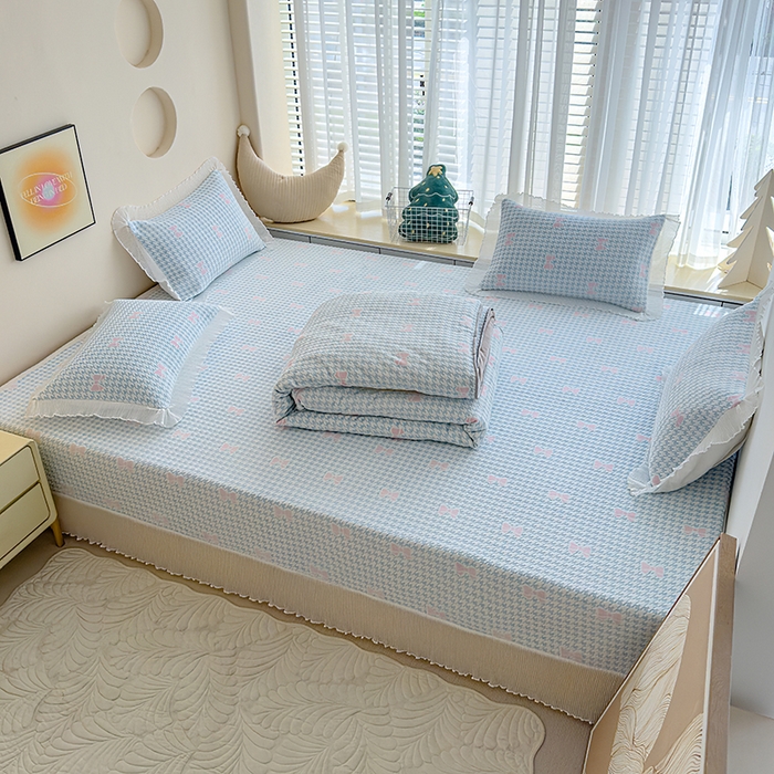 91家纺网 家纺一手货源 找家纺 冬然家纺 2024新款雕花绒榻榻米床盖 梦蝶