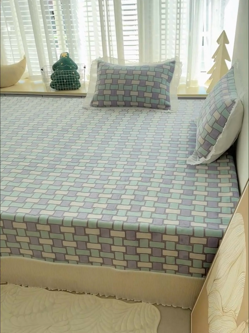 91家纺网 家纺一手货源 找家纺 冬然家纺 2024新款雕花绒榻榻米床盖 时尚风采