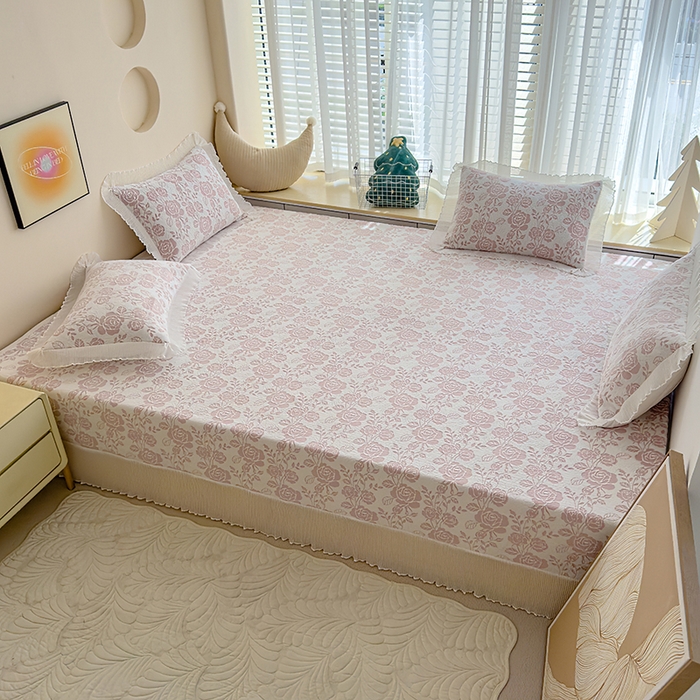 91家纺网 家纺一手货源 找家纺 冬然家纺 2024新款雕花绒榻榻米床盖 悠悠花语