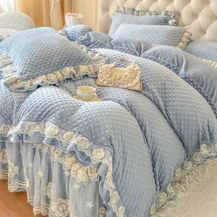91家纺网 家纺一手货源 找家纺 （总）瑞宝 2025新款全消光牛奶绒花边款床裙四件套-暖暖
