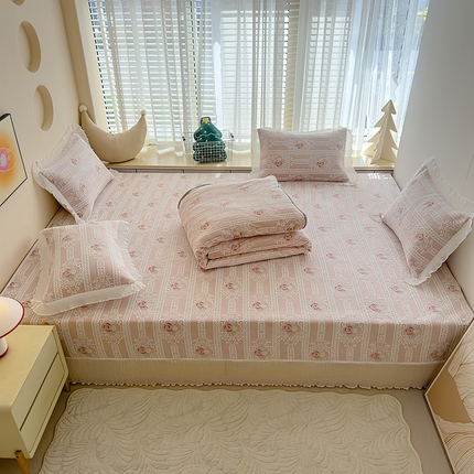 冬然家纺 2024新款雕花绒榻榻米床盖 锦绣年华