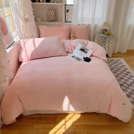 91家纺网 家纺一手货源 找家纺 顾里家纺 2024新款ins韩系色织华夫格绒四件套 樱花粉