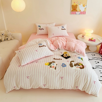 沐棉家居 2024新款高克重条纹牛奶绒毛巾绣四件套 小花猫-粉