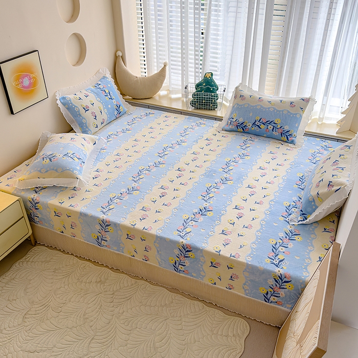 91家纺网 家纺一手货源 找家纺 冬然家纺 2024新款雕花绒榻榻米床盖 五彩花园