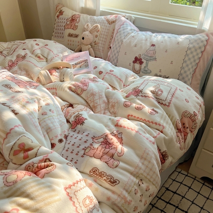 91家纺网 家纺一手货源 找家纺 蜜宿 2024秋冬新款混搭卡通牛奶绒四件套 梦境乐园
