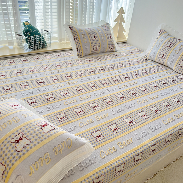 91家纺网 家纺一手货源 找家纺 冬然家纺 2024新款雕花绒榻榻米床盖 贝贝熊