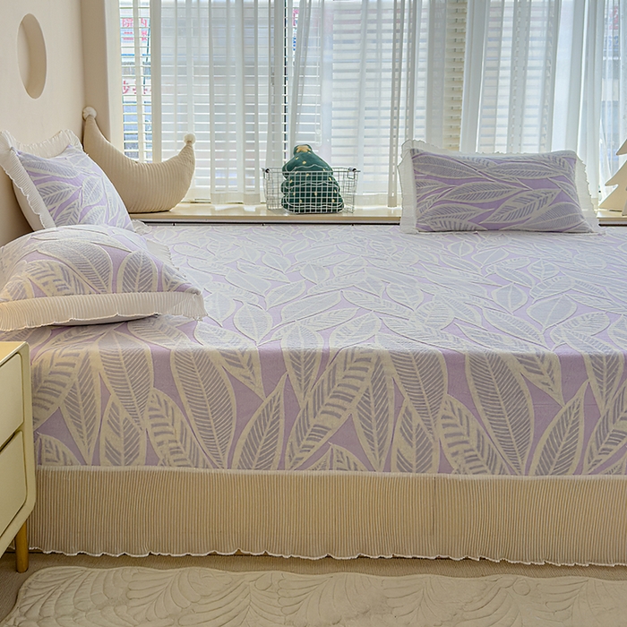 91家纺网 家纺一手货源 找家纺 冬然家纺 2024新款雕花绒榻榻米床盖 秋之叶-紫