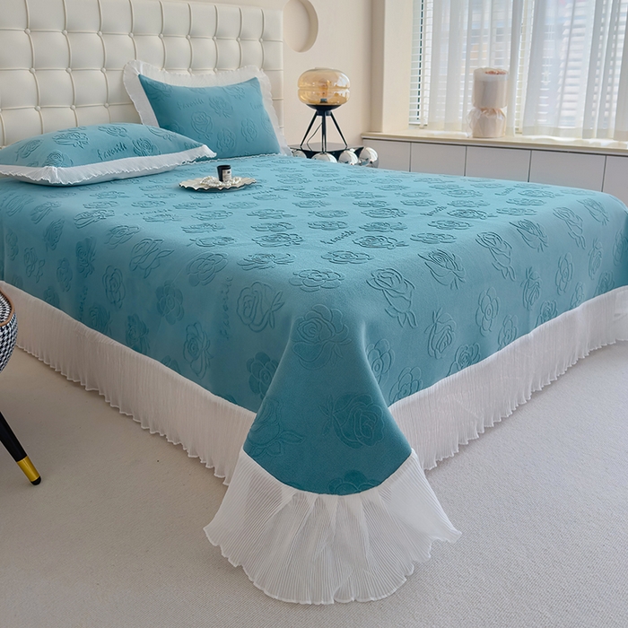 91家纺网 家纺一手货源 找家纺 冬然家纺 2024新款雕花绒床盖系列 玫瑰-湖蓝