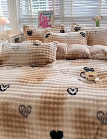 91家纺网 家纺一手货源 找家纺 梵克保罗 2024新款泡泡绒加厚立体牛奶绒单被套多功能被套毯 爱心泡泡-咖