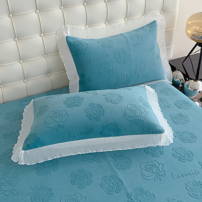 91家纺网 家纺一手货源 找家纺 冬然家纺 2024新款雕花绒床盖系列 玫瑰-湖蓝