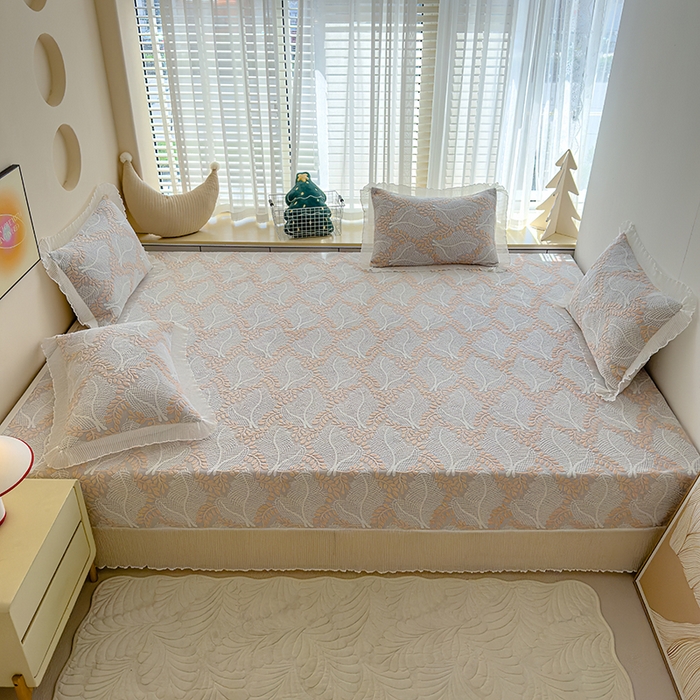 91家纺网 家纺一手货源 找家纺 冬然家纺 2024新款雕花绒榻榻米床盖 相思叶