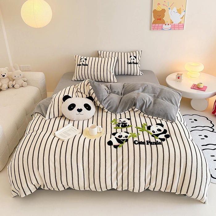 91家纺网 家纺一手货源 找家纺 沐棉家居 2024新款高克重条纹牛奶绒毛巾绣四件套 竹子熊猫-灰