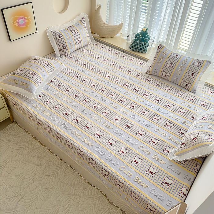 91家纺网 家纺一手货源 找家纺 冬然家纺 2024新款雕花绒榻榻米床盖 贝贝熊