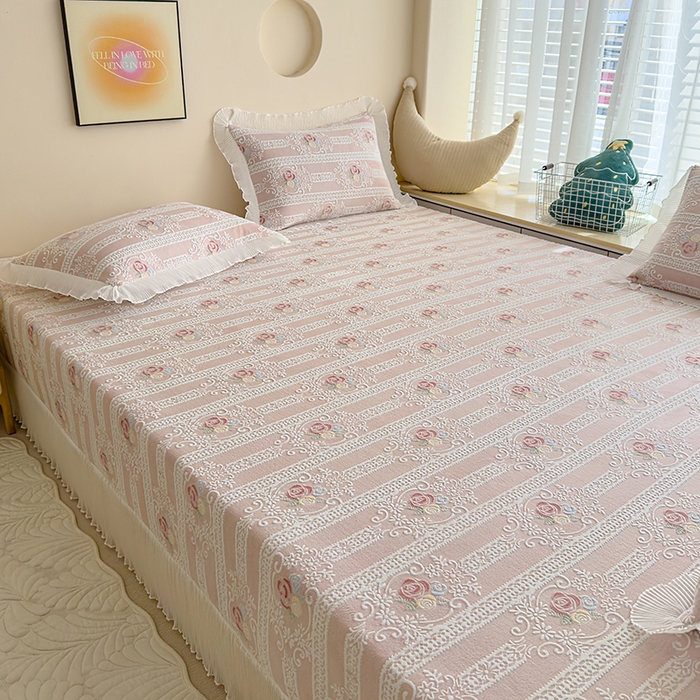 91家纺网 家纺一手货源 找家纺 冬然家纺 2024新款雕花绒榻榻米床盖 锦绣年华