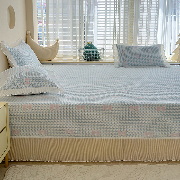 91家纺网 家纺一手货源 找家纺 冬然家纺 2024新款雕花绒榻榻米床盖 梦蝶