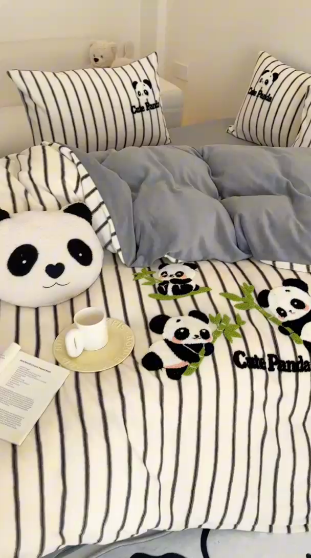 91家纺网 家纺一手货源 找家纺 沐棉家居 2024新款高克重条纹牛奶绒毛巾绣四件套 竹子熊猫-灰