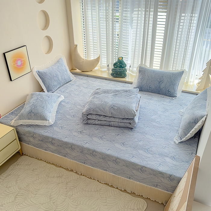 91家纺网 家纺一手货源 找家纺 冬然家纺 2024新款雕花绒榻榻米床盖 浪花朵朵