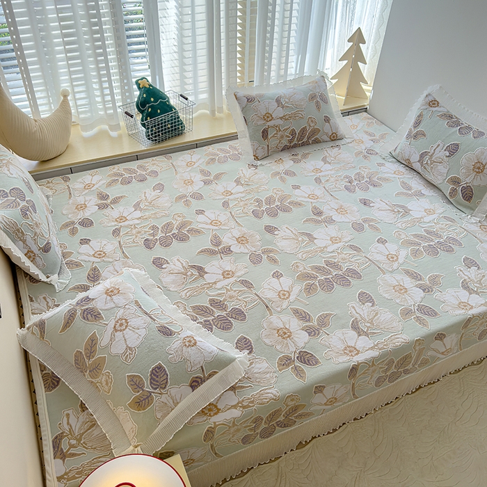 91家纺网 家纺一手货源 找家纺 冬然家纺 2024新款雕花绒榻榻米床盖 淡雅芬芳