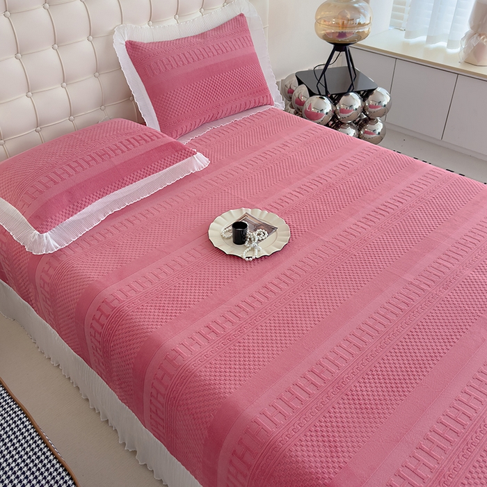 91家纺网 家纺一手货源 找家纺 冬然家纺 2024新款雕花绒床盖系列 H-玫瑰粉