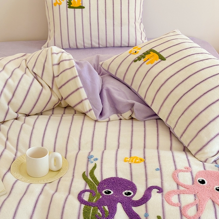 91家纺网 家纺一手货源 找家纺 沐棉家居 2024新款高克重条纹牛奶绒毛巾绣四件套 海底世界