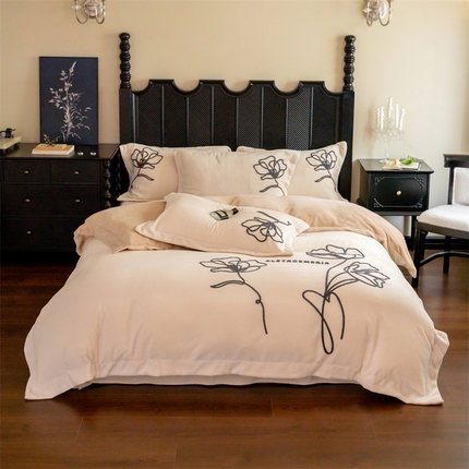 91家纺网 家纺一手货源 找家纺 （总）名品优仓 2024新款牛奶绒毛巾绣花四件套-摩西