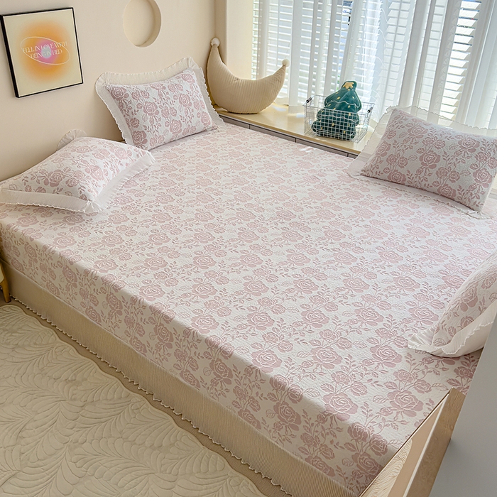 91家纺网 家纺一手货源 找家纺 冬然家纺 2024新款雕花绒榻榻米床盖 悠悠花语