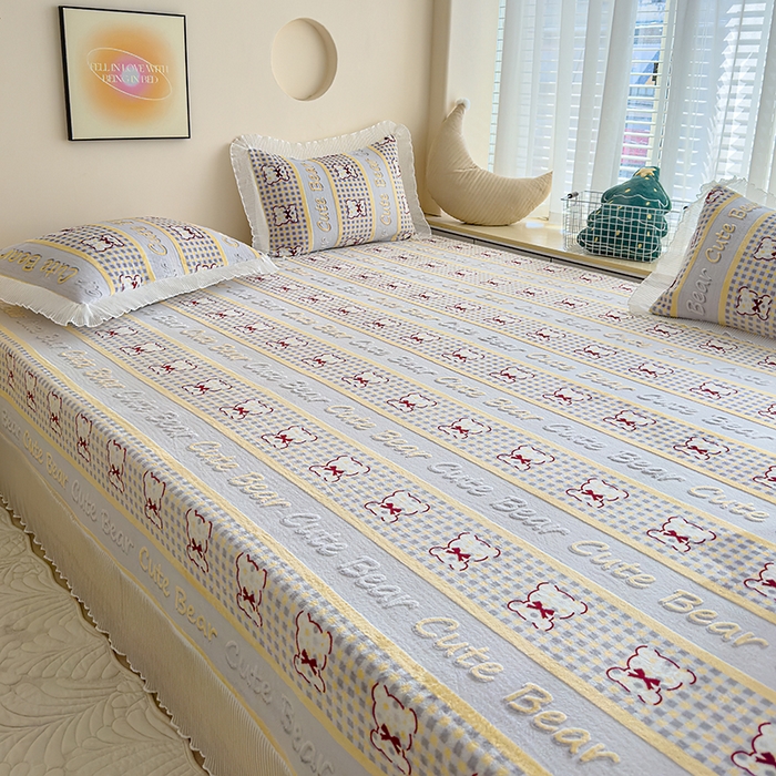 91家纺网 家纺一手货源 找家纺 冬然家纺 2024新款雕花绒榻榻米床盖 贝贝熊