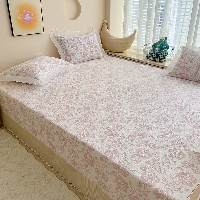 91家纺网 家纺一手货源 找家纺 冬然家纺 2024新款雕花绒榻榻米床盖 悠悠花语