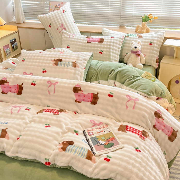 91家纺网 家纺一手货源 找家纺 梵克保罗 2024新款泡泡绒加厚立体牛奶绒单被套多功能被套毯 狗狗乐园-米白