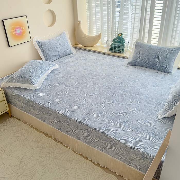 91家纺网 家纺一手货源 找家纺 冬然家纺 2024新款雕花绒榻榻米床盖 浪花朵朵