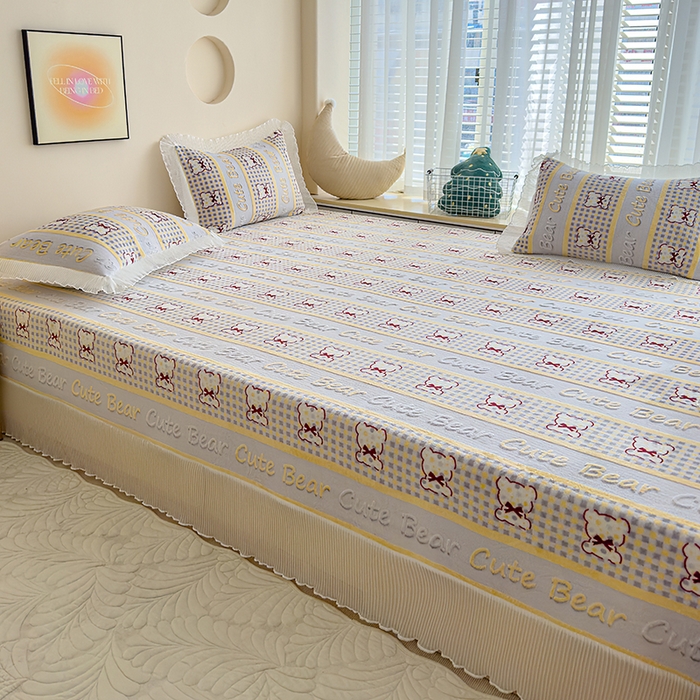 91家纺网 家纺一手货源 找家纺 冬然家纺 2024新款雕花绒榻榻米床盖 贝贝熊