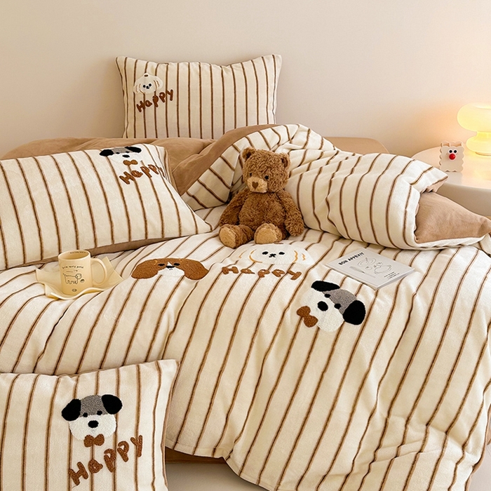 91家纺网 家纺一手货源 找家纺 沐棉家居 2024新款高克重条纹牛奶绒毛巾绣四件套 快乐狗