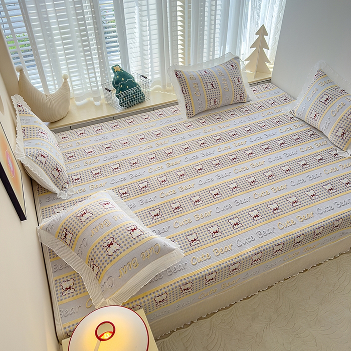 91家纺网 家纺一手货源 找家纺 冬然家纺 2024新款雕花绒榻榻米床盖 贝贝熊