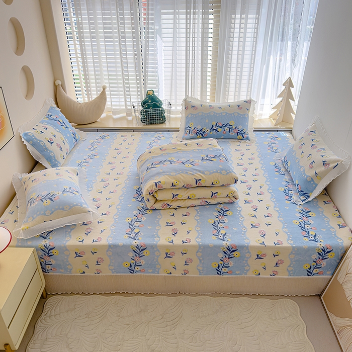 91家纺网 家纺一手货源 找家纺 冬然家纺 2024新款雕花绒榻榻米床盖 五彩花园