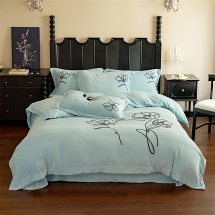 91家纺网 家纺一手货源 找家纺 名品优仓 2024新款牛奶绒毛巾绣花四件套-摩西 摩西-星清晨蓝