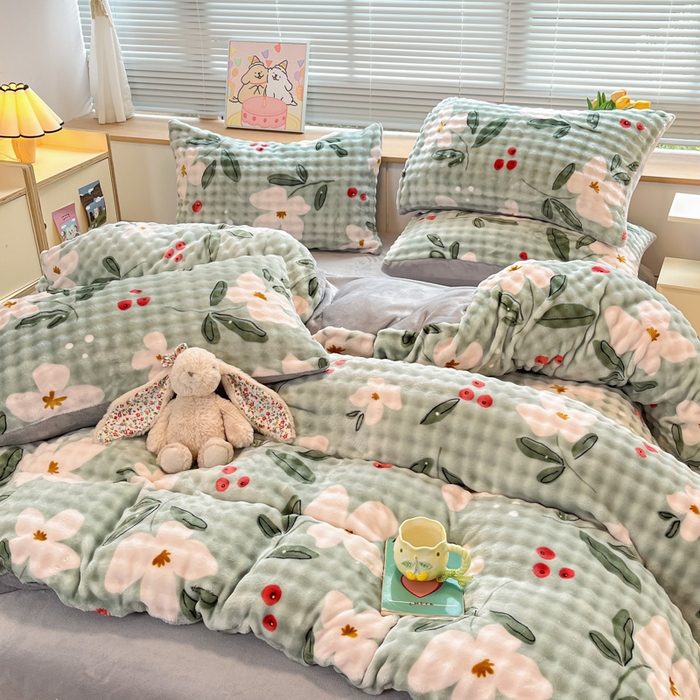 91家纺网 家纺一手货源 找家纺 梵克保罗 2024新款泡泡绒加厚立体牛奶绒单被套多功能被套毯 山茶花