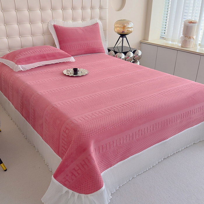 91家纺网 家纺一手货源 找家纺 冬然家纺 2024新款雕花绒床盖系列 H-玫瑰粉