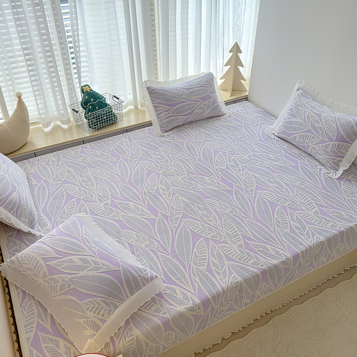 91家纺网 家纺一手货源 找家纺 冬然家纺 2024新款雕花绒榻榻米床盖 秋之叶-紫