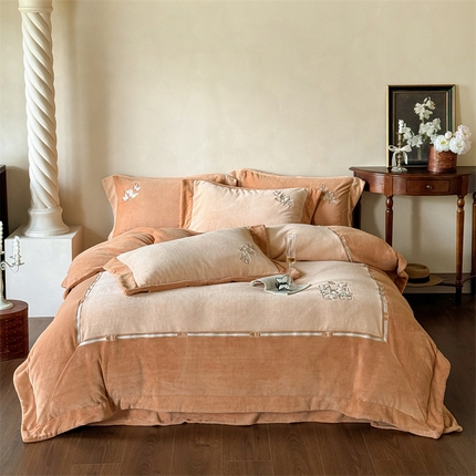 91家纺网 家纺一手货源 找家纺 （总）名品优仓 2024新款高克重牛奶绒绣花四件套-梦蝶之翼