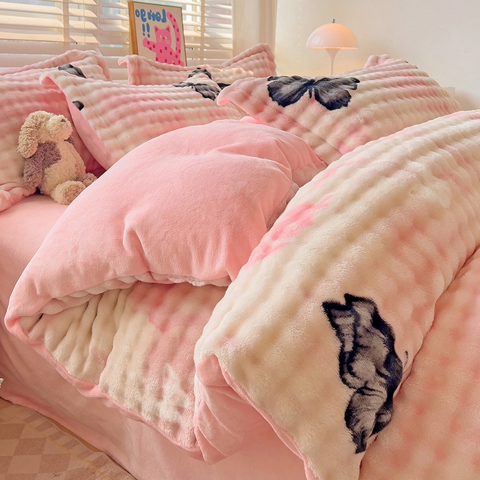 91家纺网 家纺一手货源 找家纺 梵克保罗 2024新款泡泡绒加厚立体牛奶绒单被套多功能被套毯 蝴蝶-粉