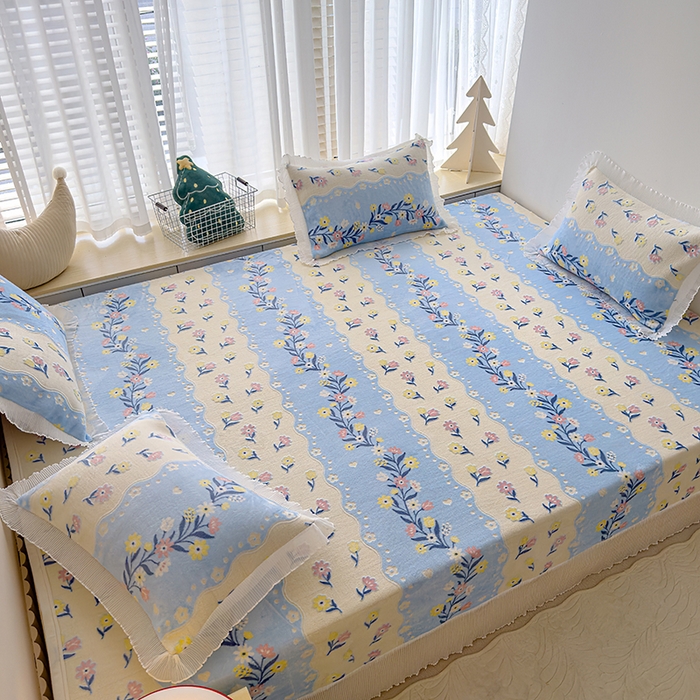 91家纺网 家纺一手货源 找家纺 冬然家纺 2024新款雕花绒榻榻米床盖 五彩花园