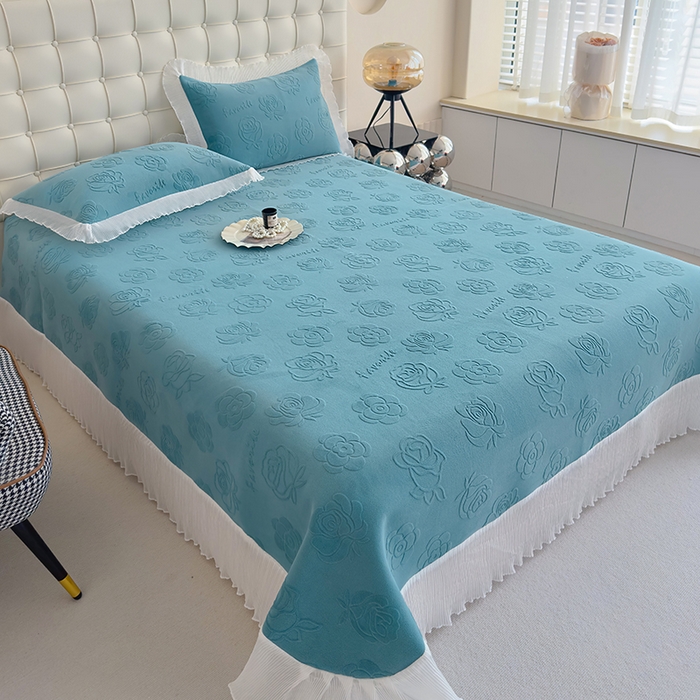 91家纺网 家纺一手货源 找家纺 冬然家纺 2024新款雕花绒床盖系列 玫瑰-湖蓝