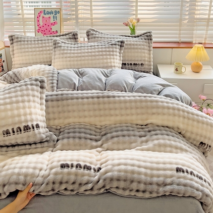 91家纺网 家纺一手货源 找家纺 梵克保罗 2024新款泡泡绒加厚立体牛奶绒单被套多功能被套毯 灰色空间