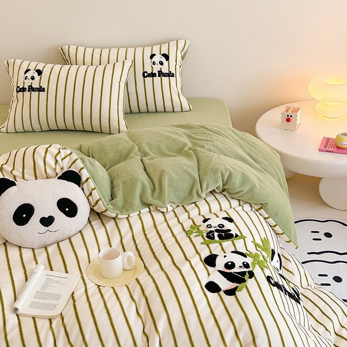 91家纺网 家纺一手货源 找家纺 沐棉家居 2024新款高克重条纹牛奶绒毛巾绣四件套 竹子熊猫-绿