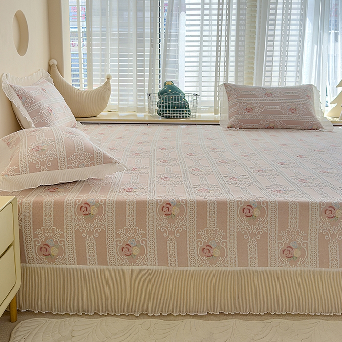 91家纺网 家纺一手货源 找家纺 冬然家纺 2024新款雕花绒榻榻米床盖 锦绣年华